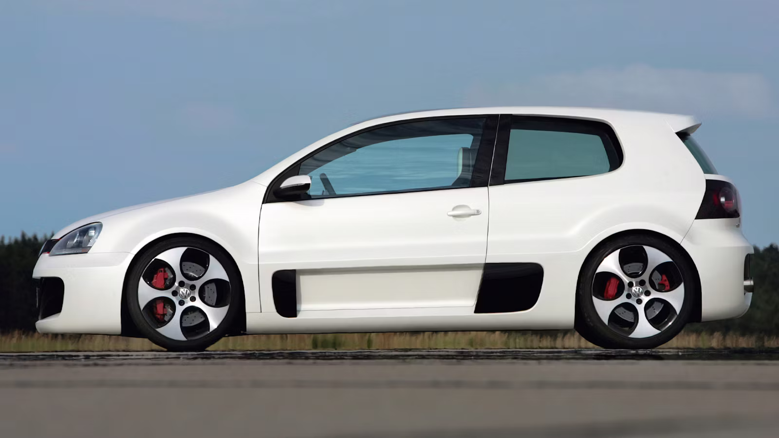 2007-Volkswagen-Golf-W12-650-side-static