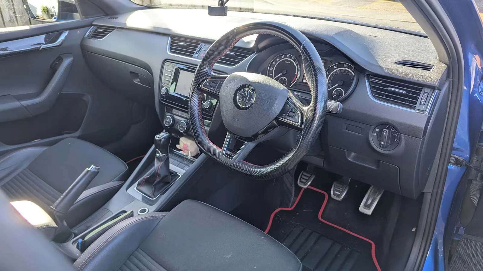 2015-Skoda-Octavia-vRS-Estate-interior