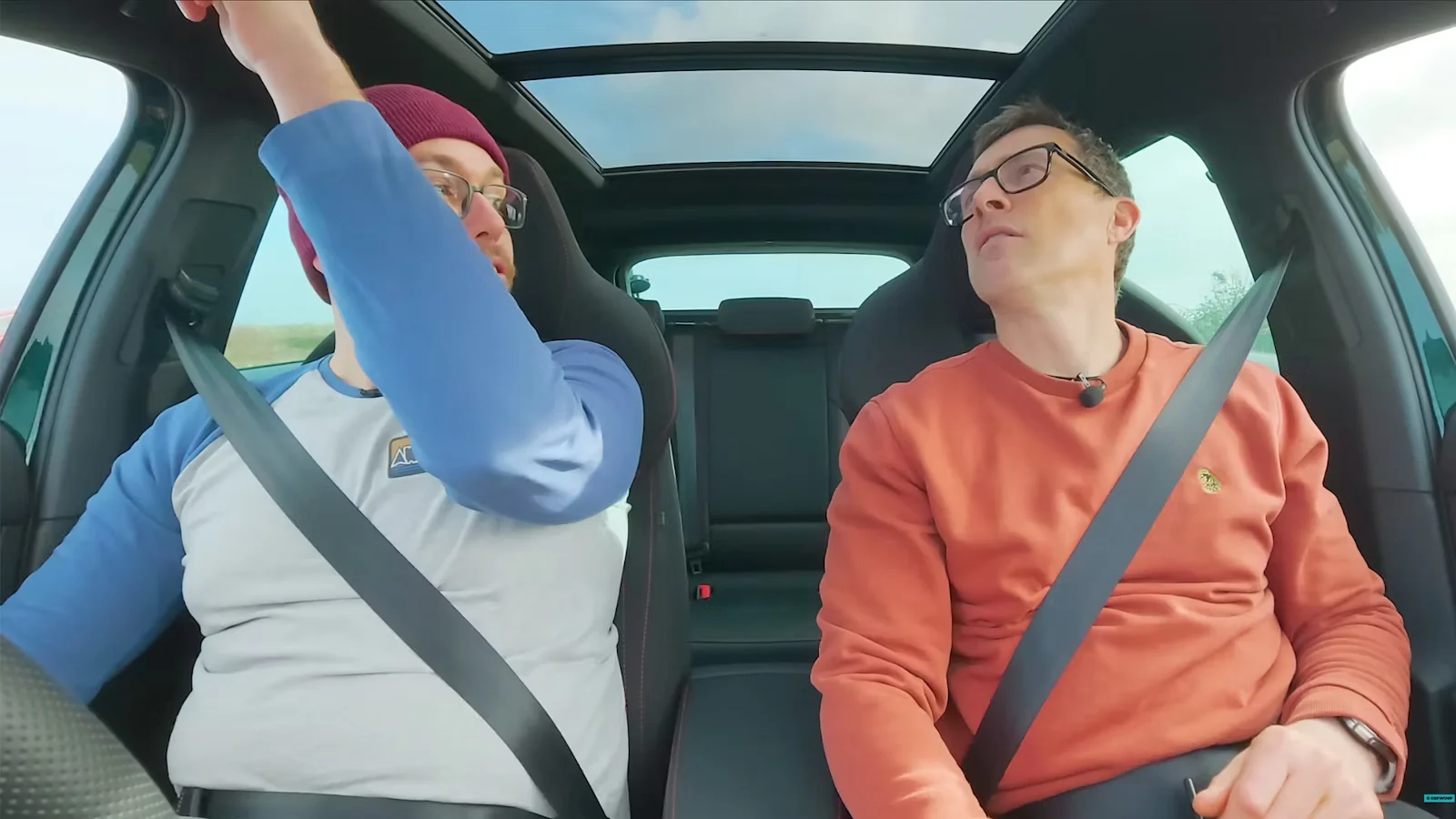 2025-Skoda-Octavia-vRS-Estate-sunroof-Carwow