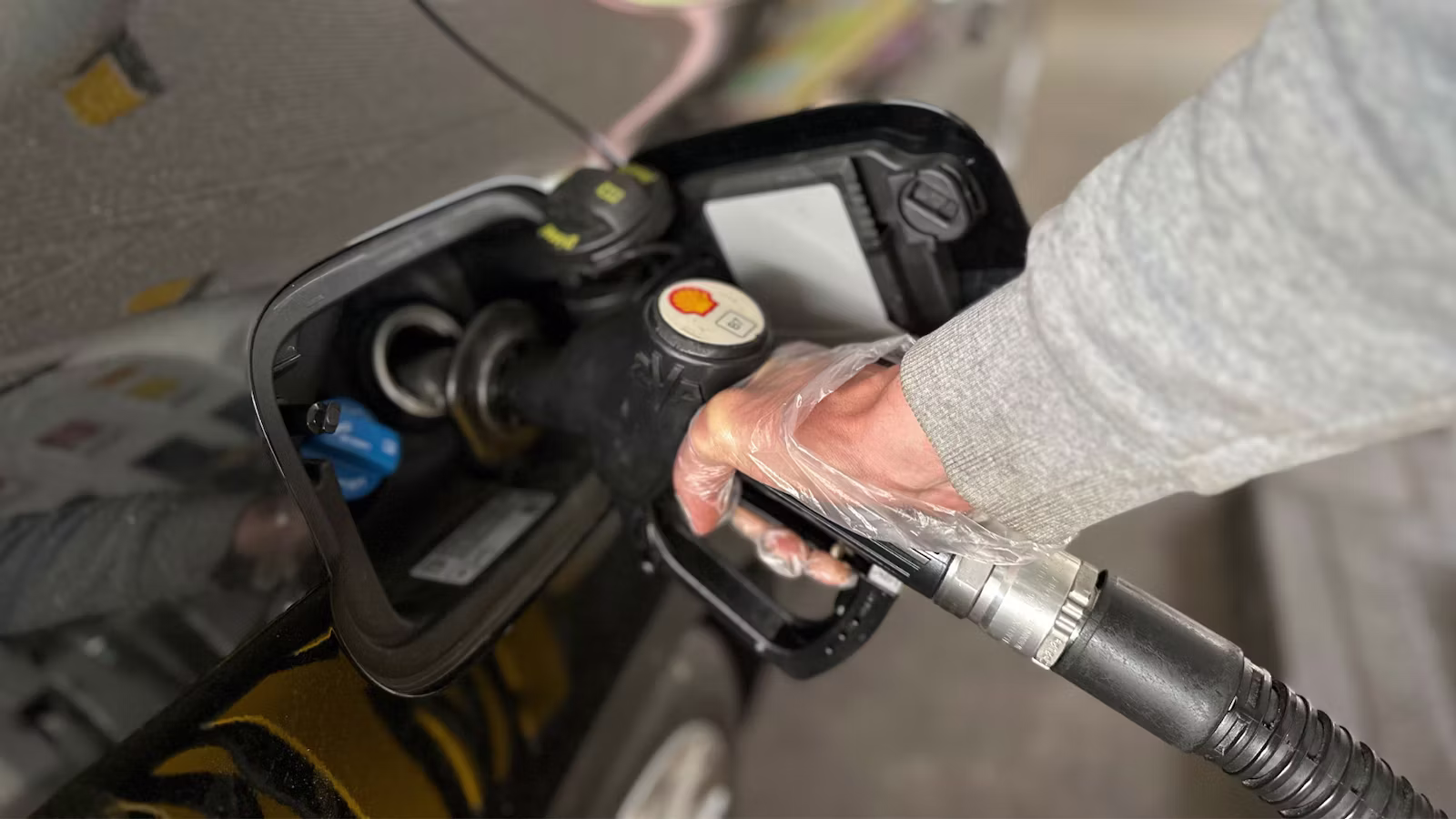 2025-Skoda-Superb-diesel-fuel-filling