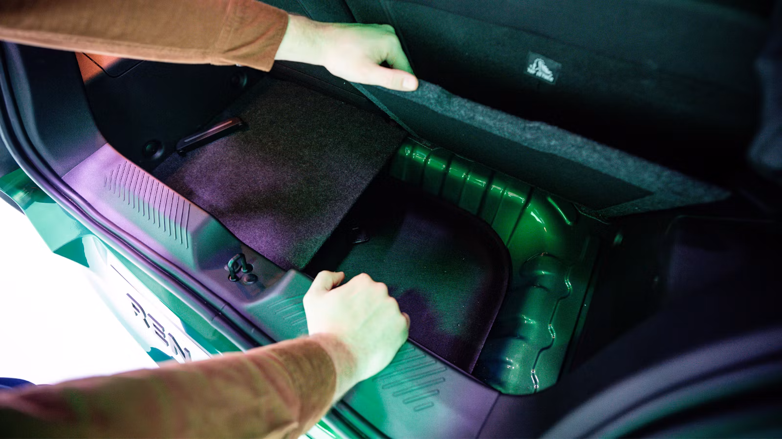 2026-Renault-Twingo-boot-Jamie-Edkins