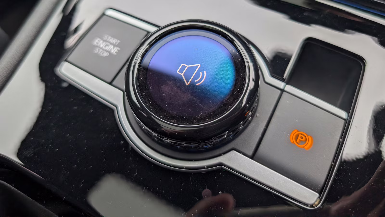 2026-Volkswagen-Tiguan-centre-dial-Carwow