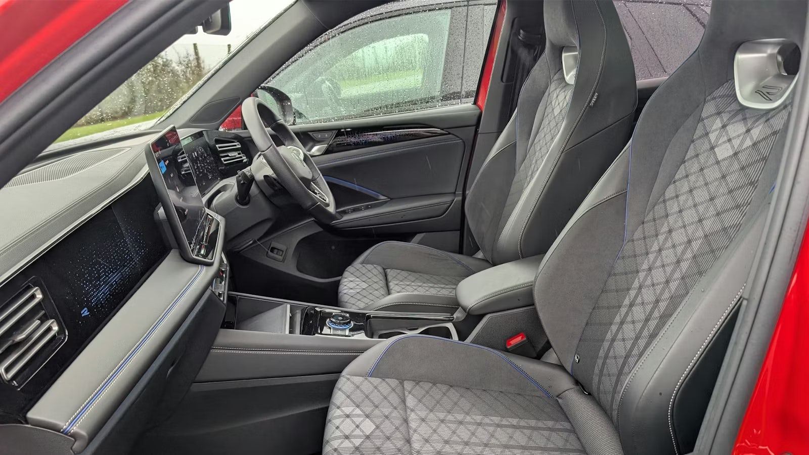 2026-Volkswagen-Tiguan-front-seats-Carwow