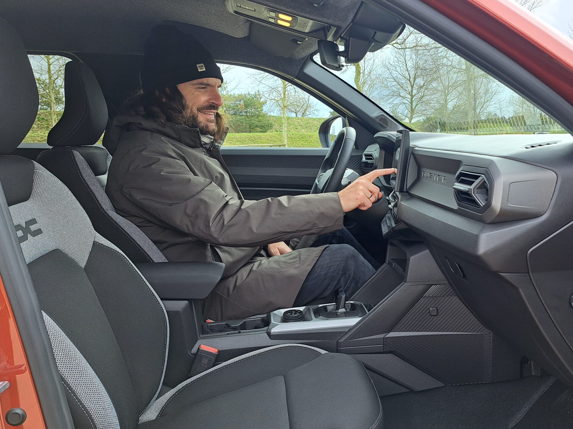 Dacia Duster Innenraum mit Cvetko Mijatov