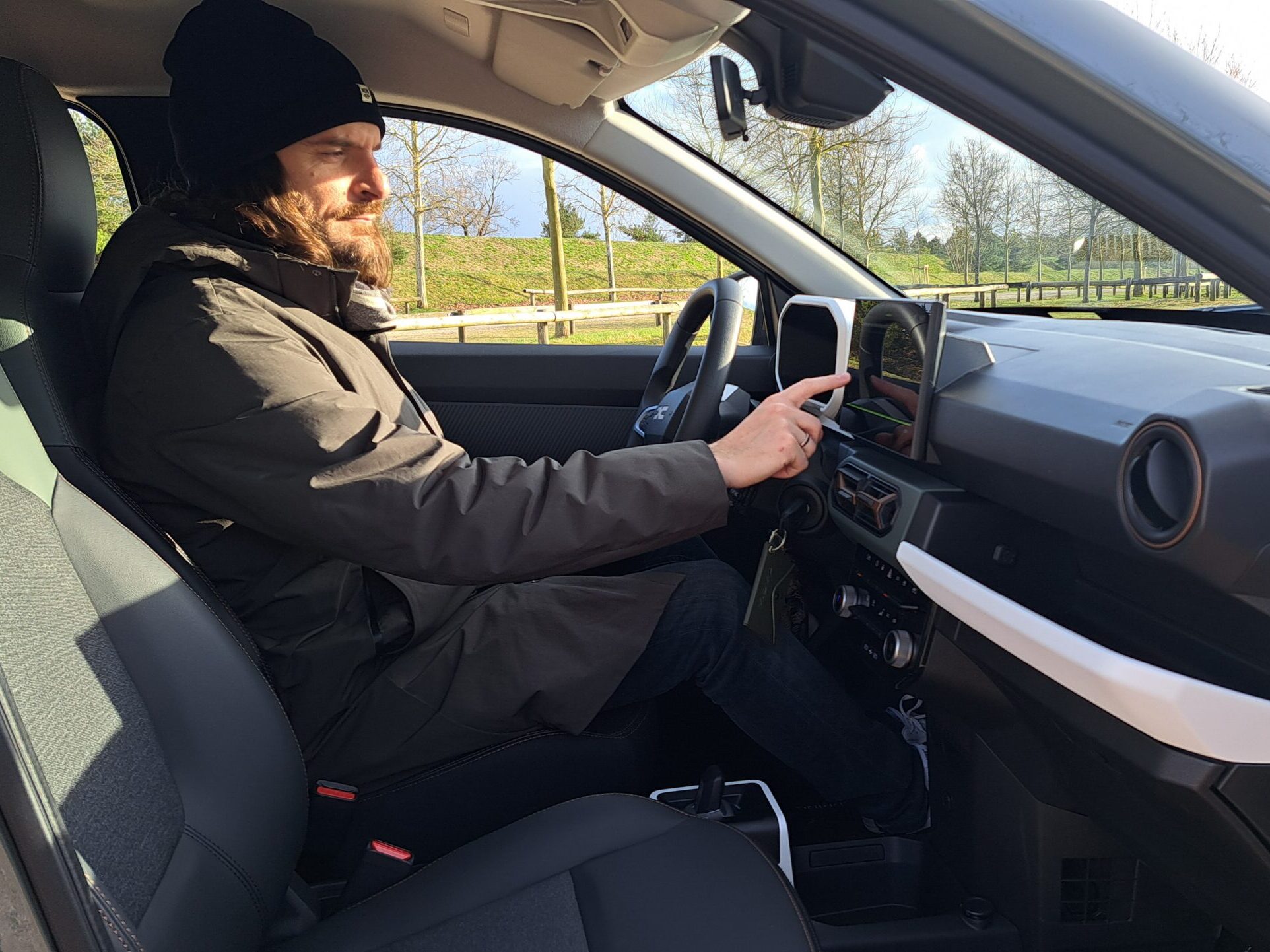 Dacia Spring innen mit Cvetko Mijatov