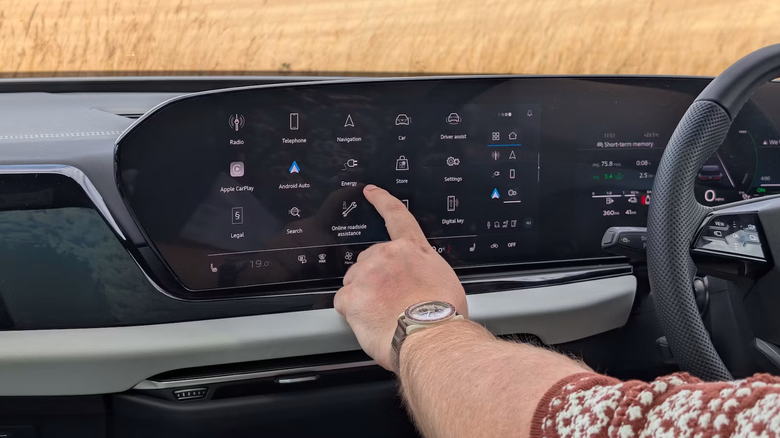 Audi-A6-Avant-e-hybrid-Tom-Wiltshire-infotainment