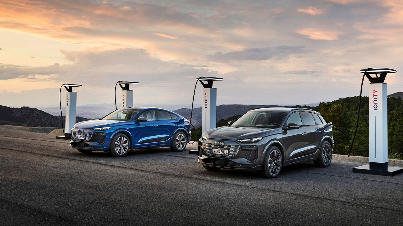 Audi Q6 e-tron Sportback Familie beim Aufladen