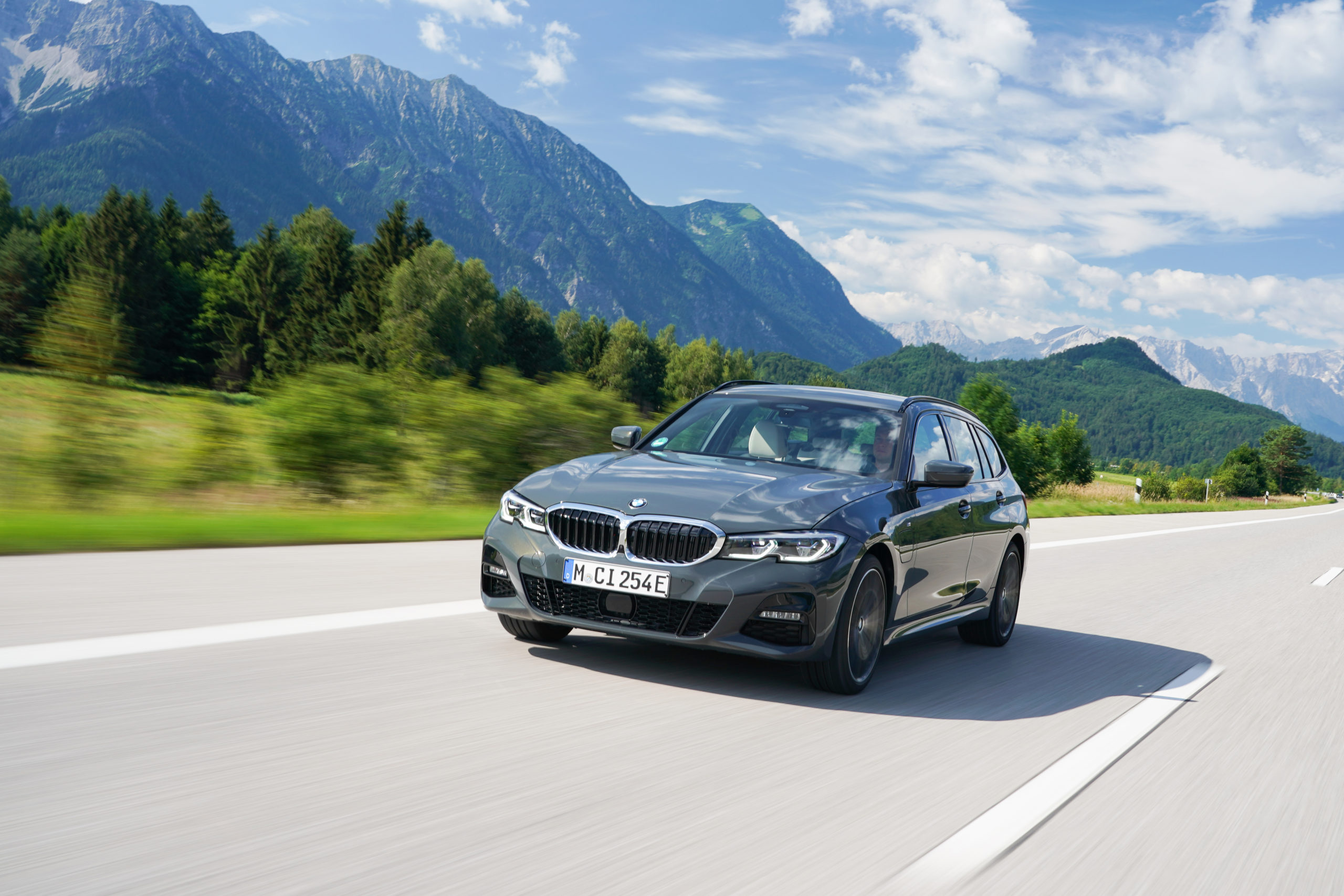 BMW 3er Touring Plug-in Hybrid: Preis, Motoren, Ausstattungen und ...