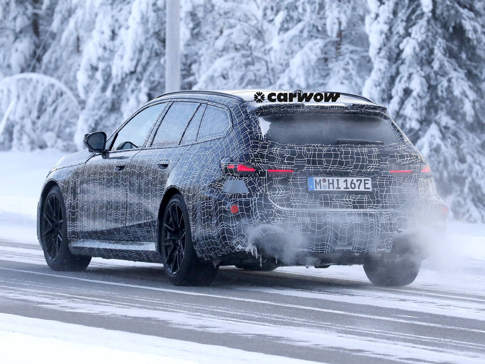 BMW M5 Facelift Wintertest Heckansicht 2