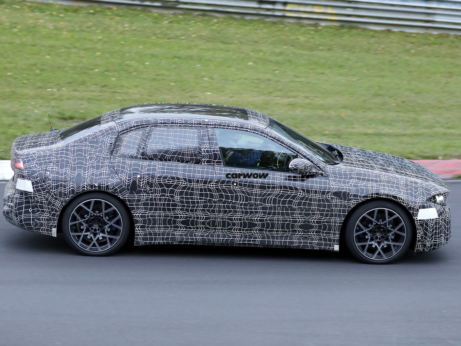 BMW i3 2026 auf testfahrt Seitenansicht