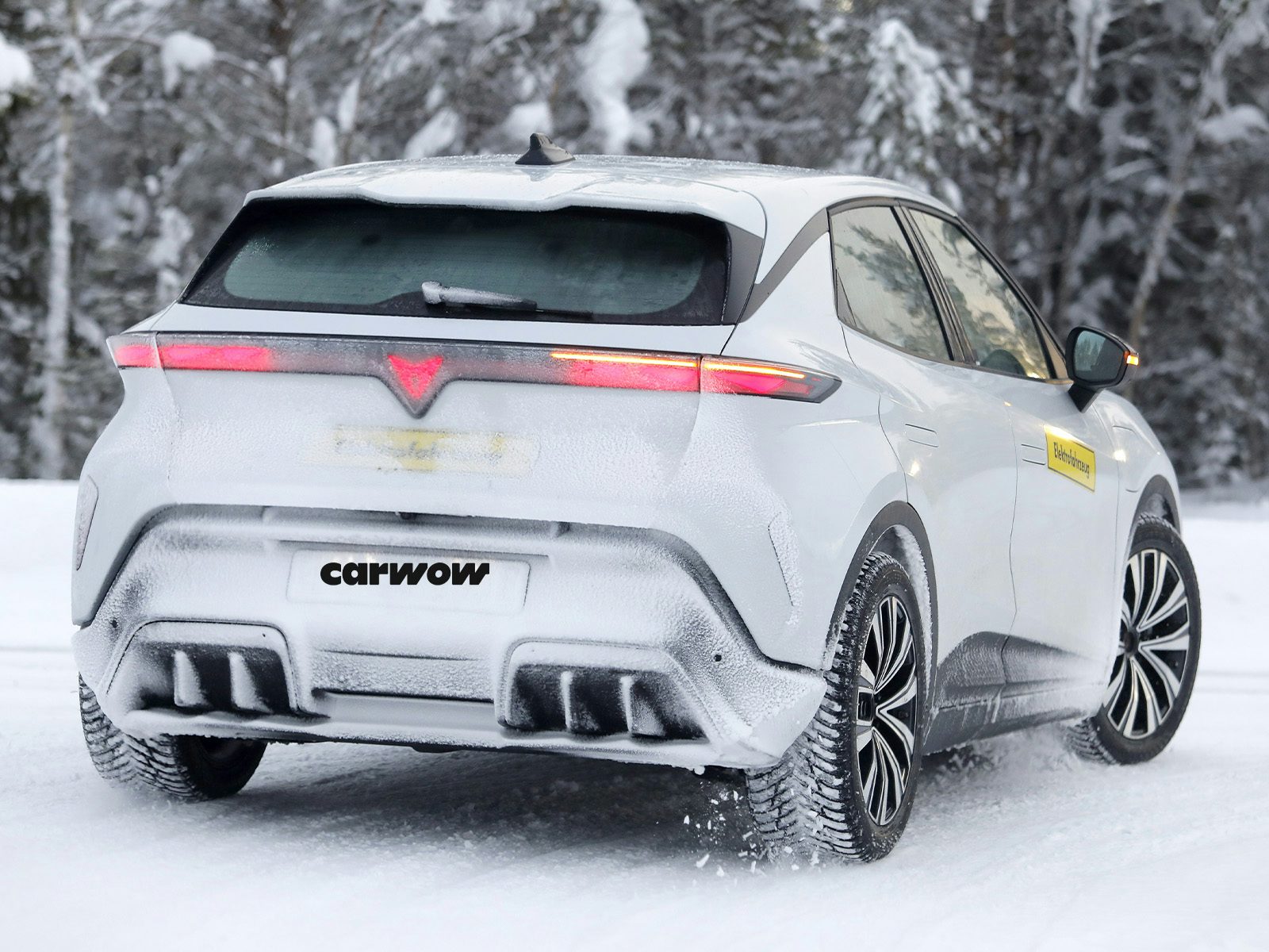 Cupra Raval fast ungetarnt 2026 Heckansicht