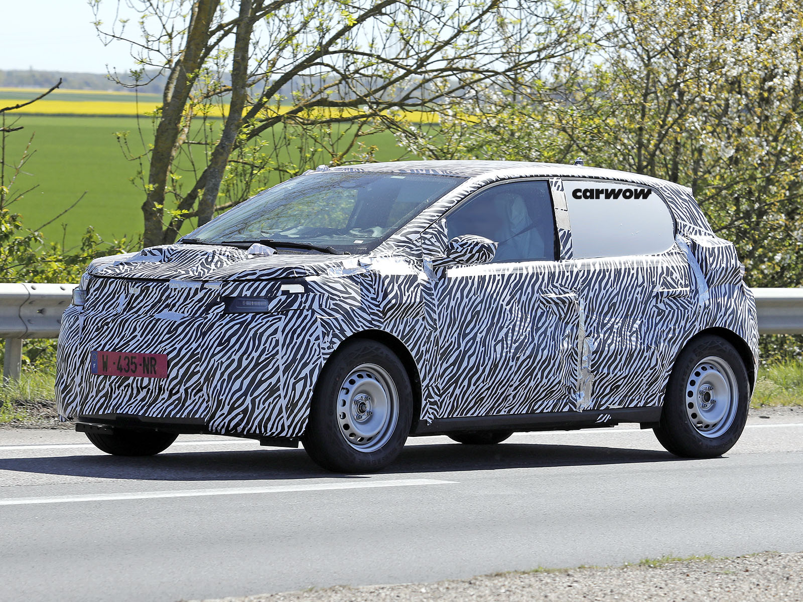 Dacia EV auf Testfahrt Frontansicht 2