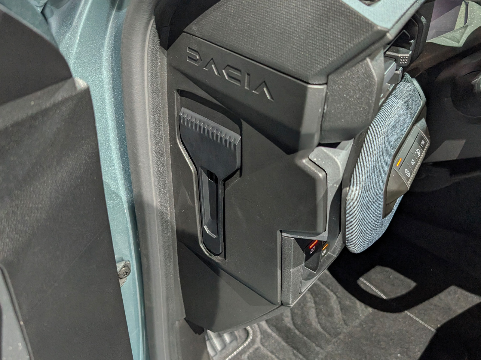 Dacia Striker Erster Eindruck Eiskratzer