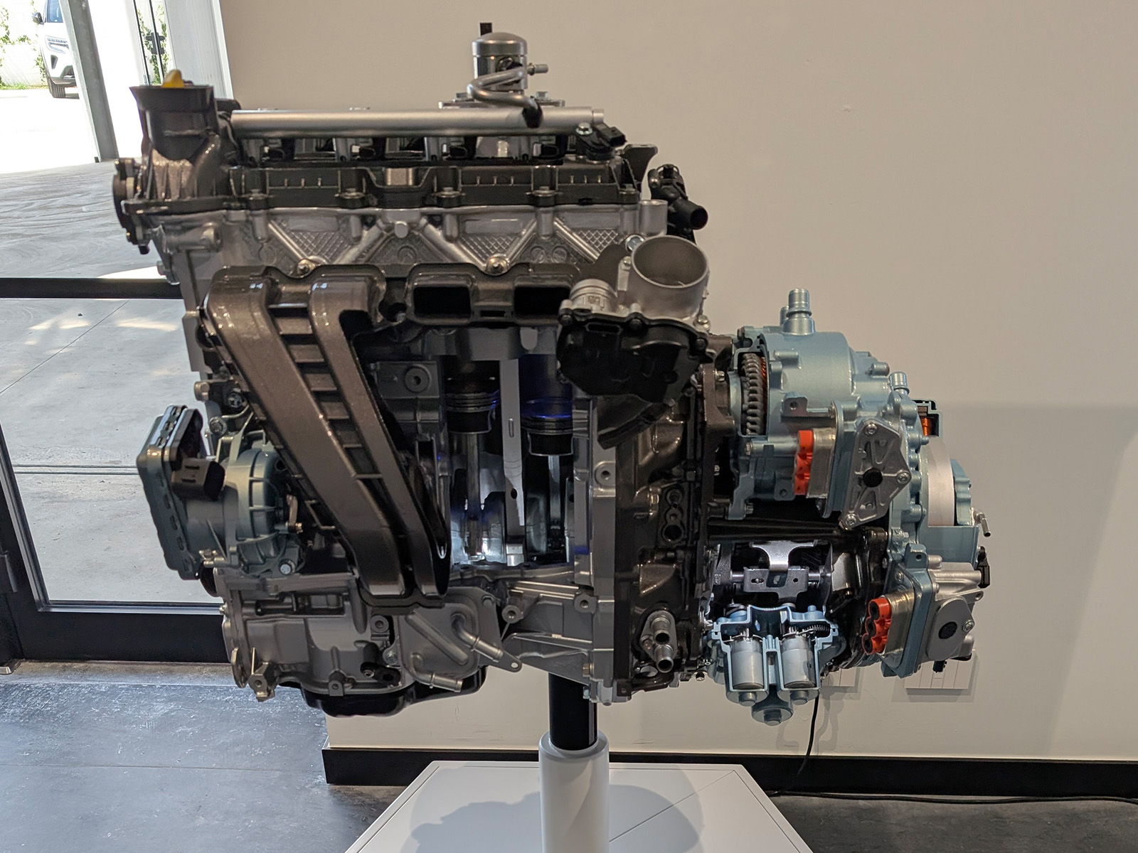 Dacia Striker Erster Eindruck hybrid 155 Motor