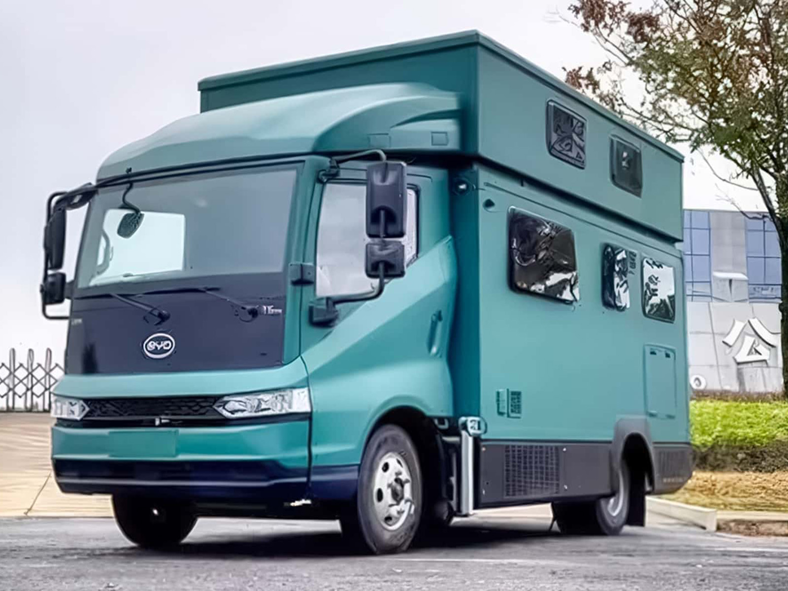 Doppeldecker Wohnmobil BYD China Frontansicht