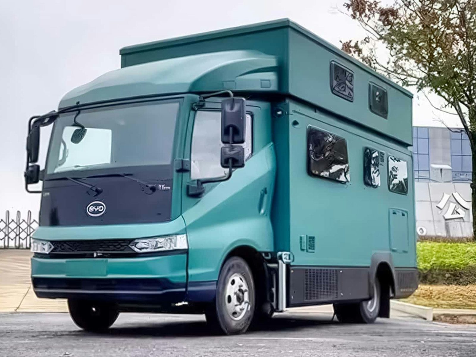 Doppeldecker Wohnmobil BYD China Frontansicht