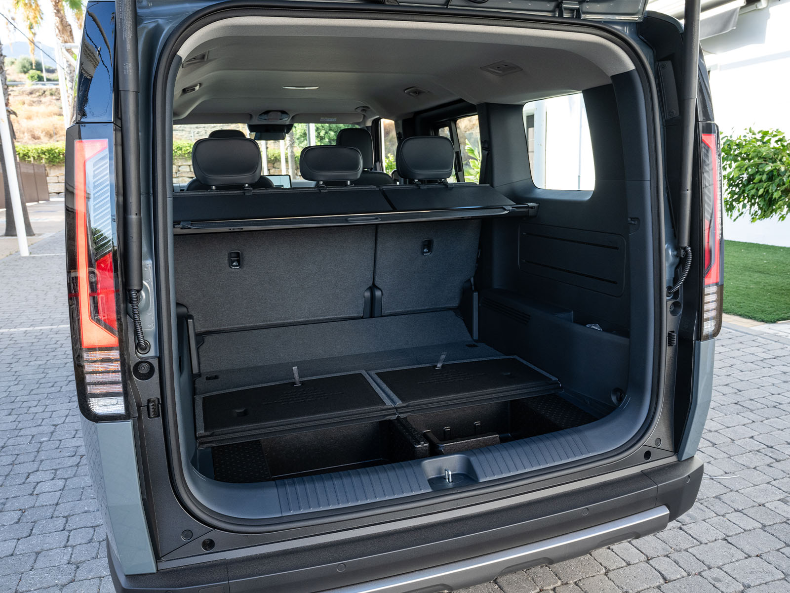 Kia PV5 Passenger Kofferraum mit offenen Ladeboden