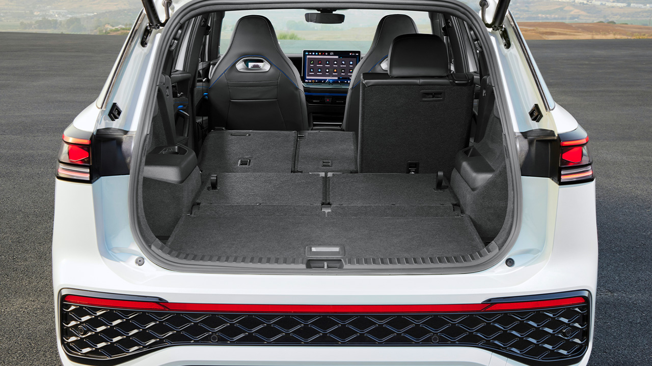 Kofferraum des VW Tayron mit teils umgeklappten Sitzen