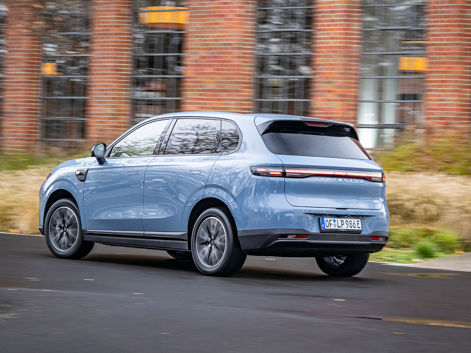 Leapmotor B10 dynamisch Heckansicht