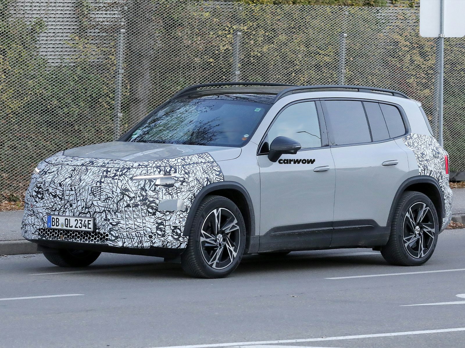 Mercedes GLB fast ungetarnt Frontansicht