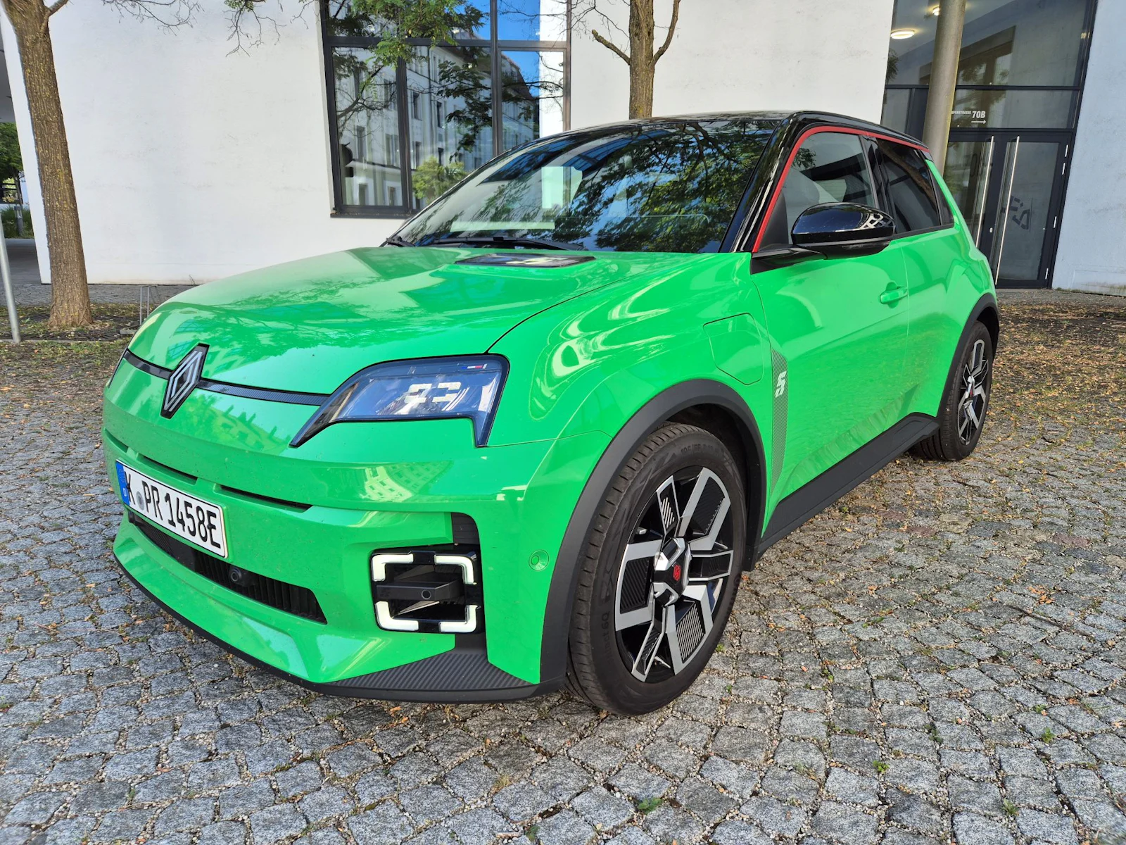 Renault-5-E-Tech-Exterieur-2
