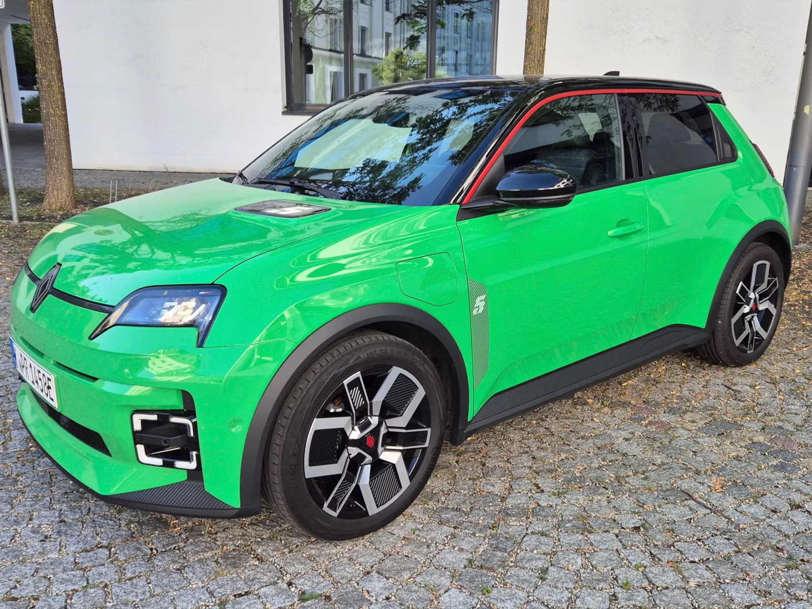 Renault 5 E-Tech Schräg Ansicht