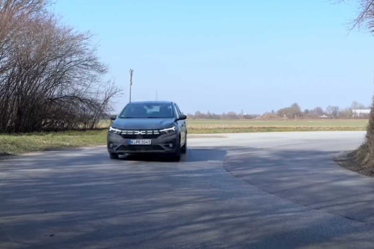 Sandero-Fahraufnahme