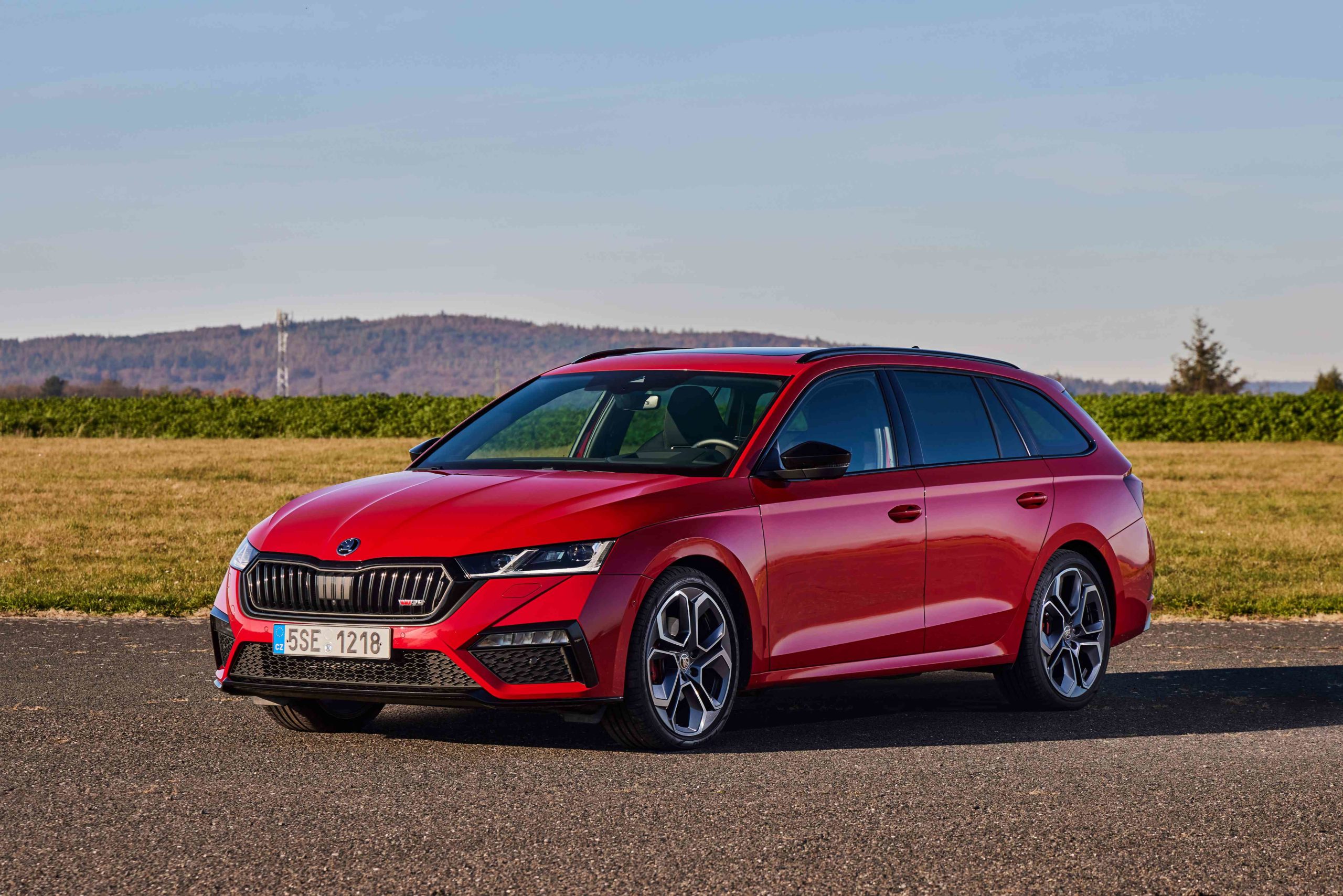 Skoda_Octavia_Combi_RS_Front