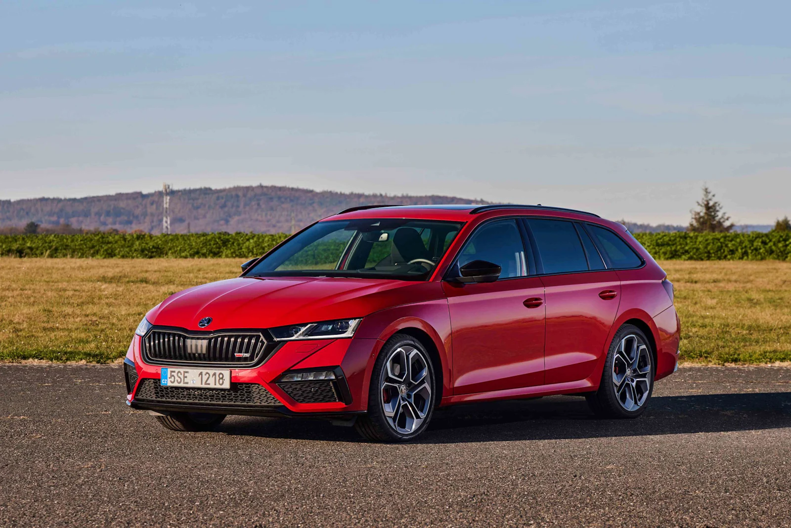 Skoda_Octavia_Combi_RS_Front