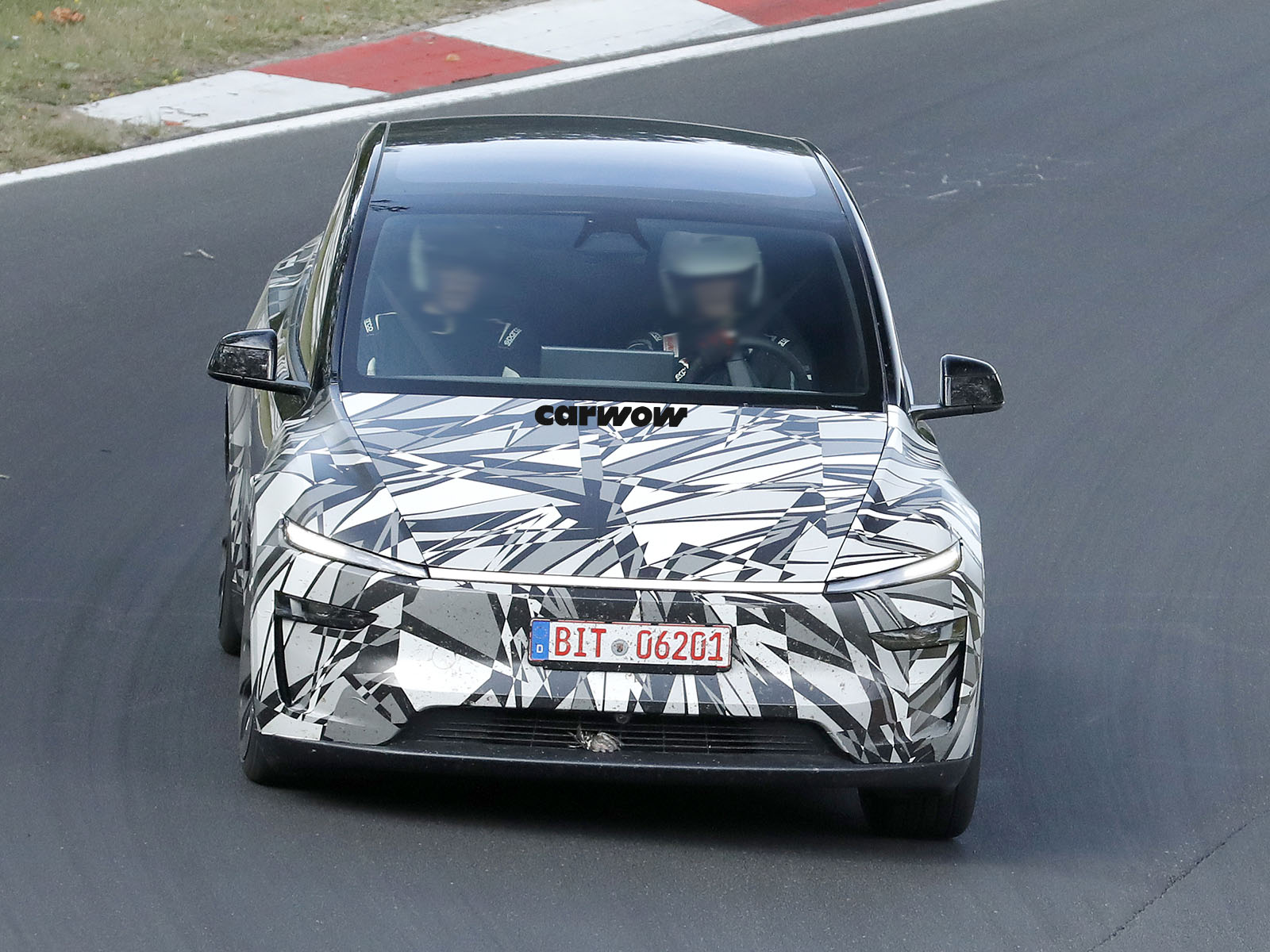 Tesla Model Y L auf Testfahrt Frontansicht