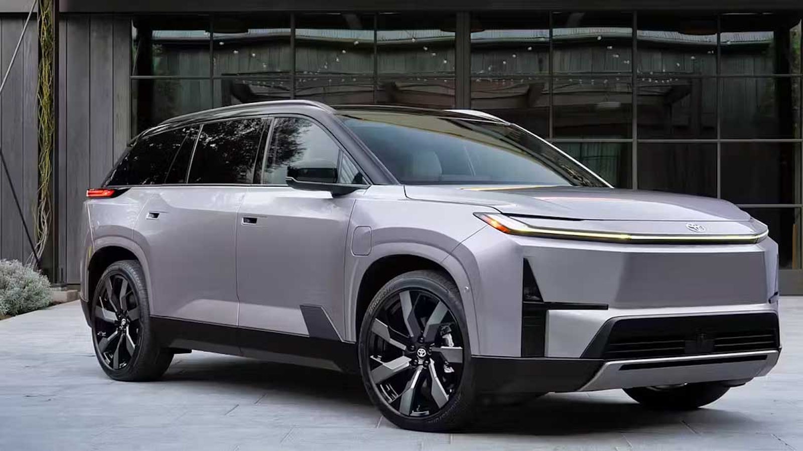 Toyota-Highlander-vorne-seitlich