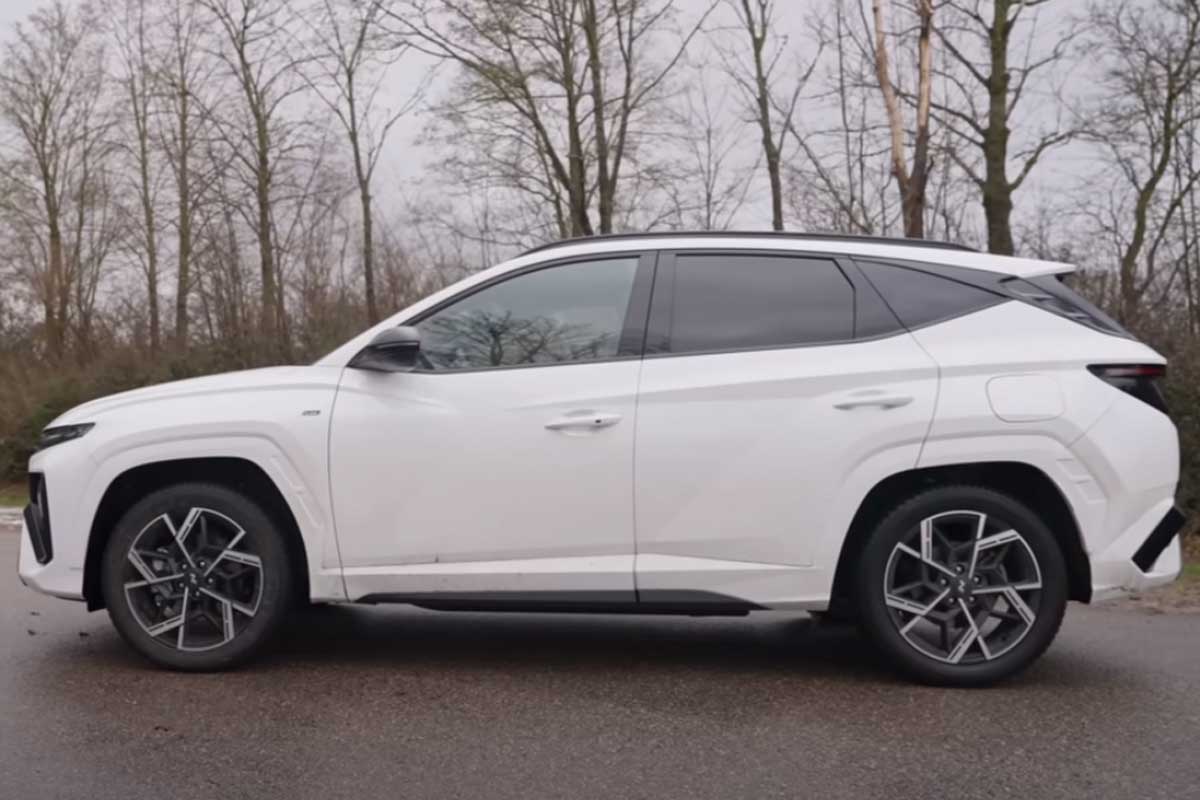 Hyundai Tucson in weiss Seitenansicht