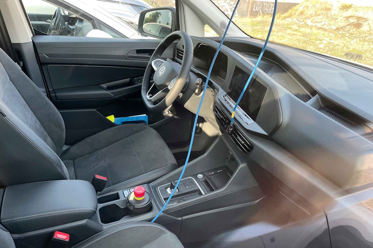 VW Caddy mit Plug-in-Hybrid bei Testfahrten gesichtet