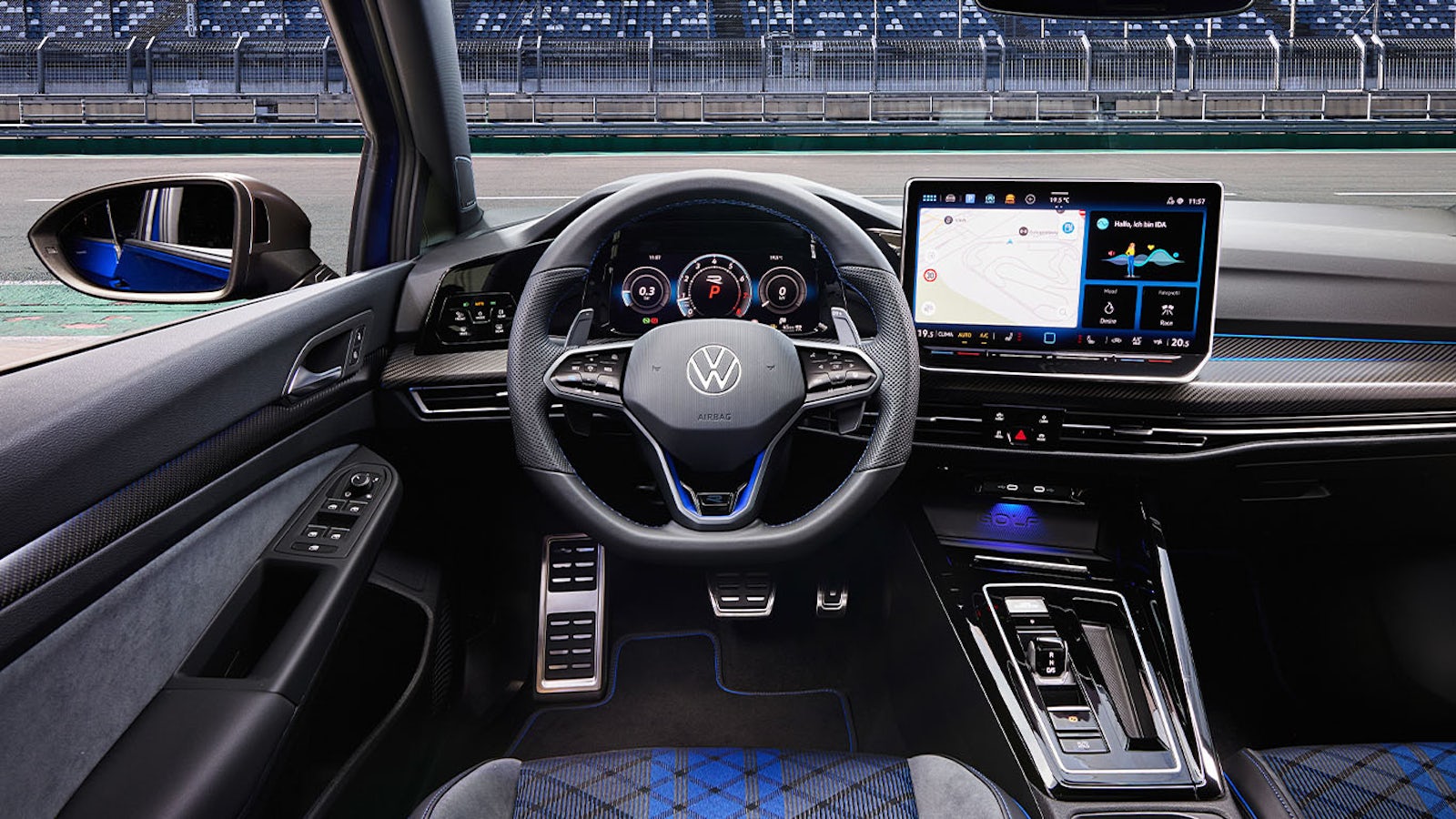 VW Golf R Facelift Cockpit