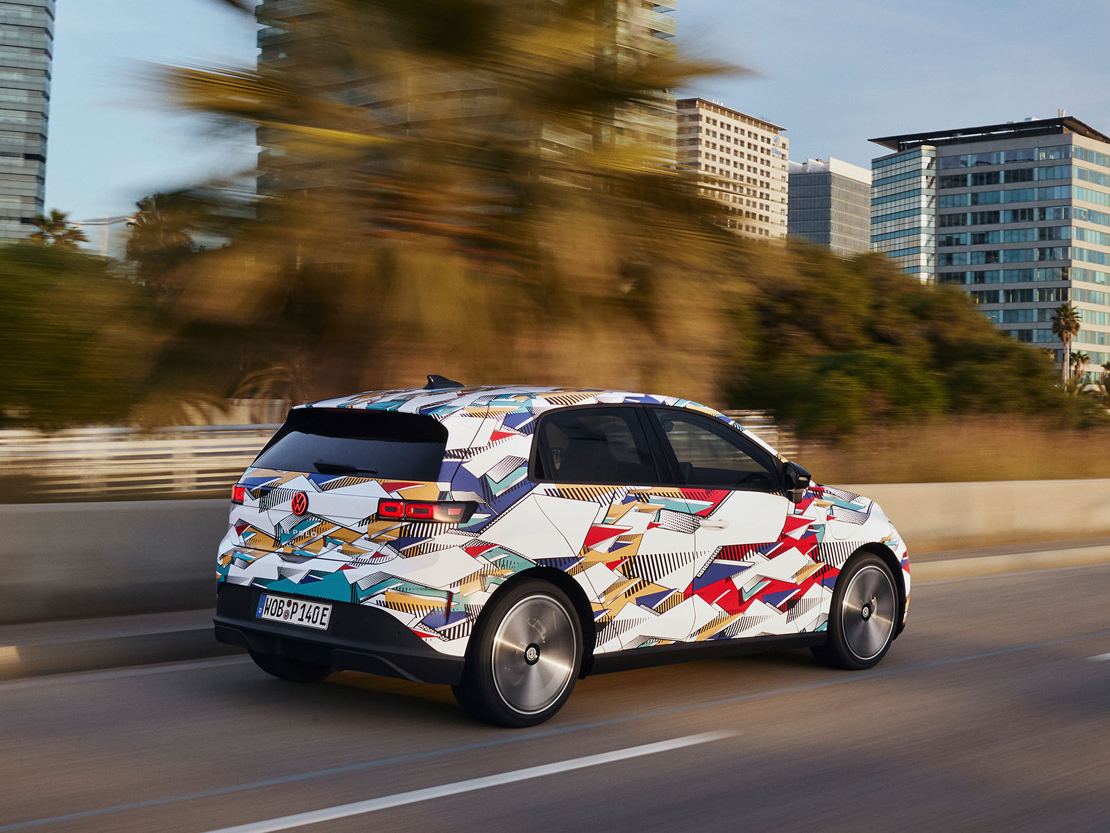 VW ID Polo neue Bilder dynamisch Heckansicht