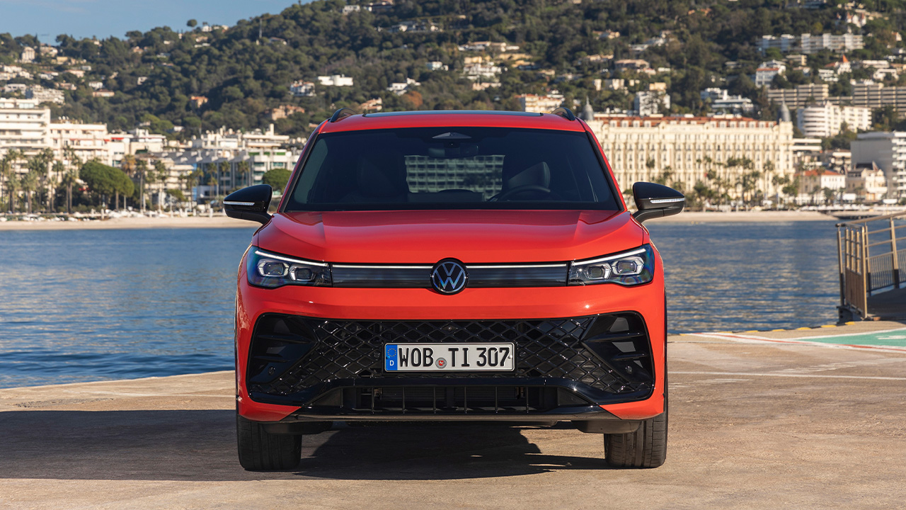 VW Tiguan front view
