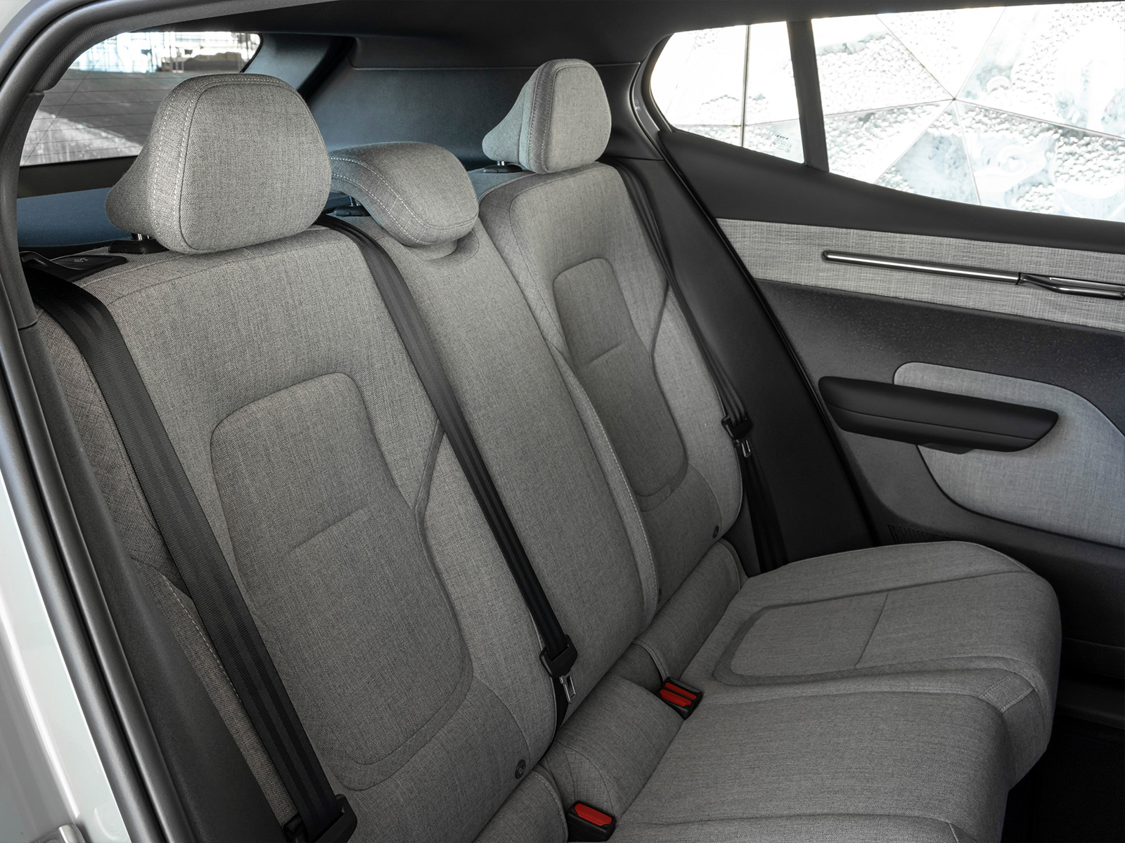 Volvo EX30 im Vergleich Fond