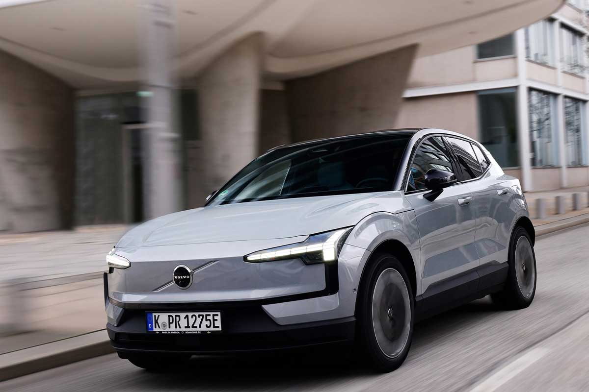 Volvo-EX30-im-Vergleich-Frontansicht