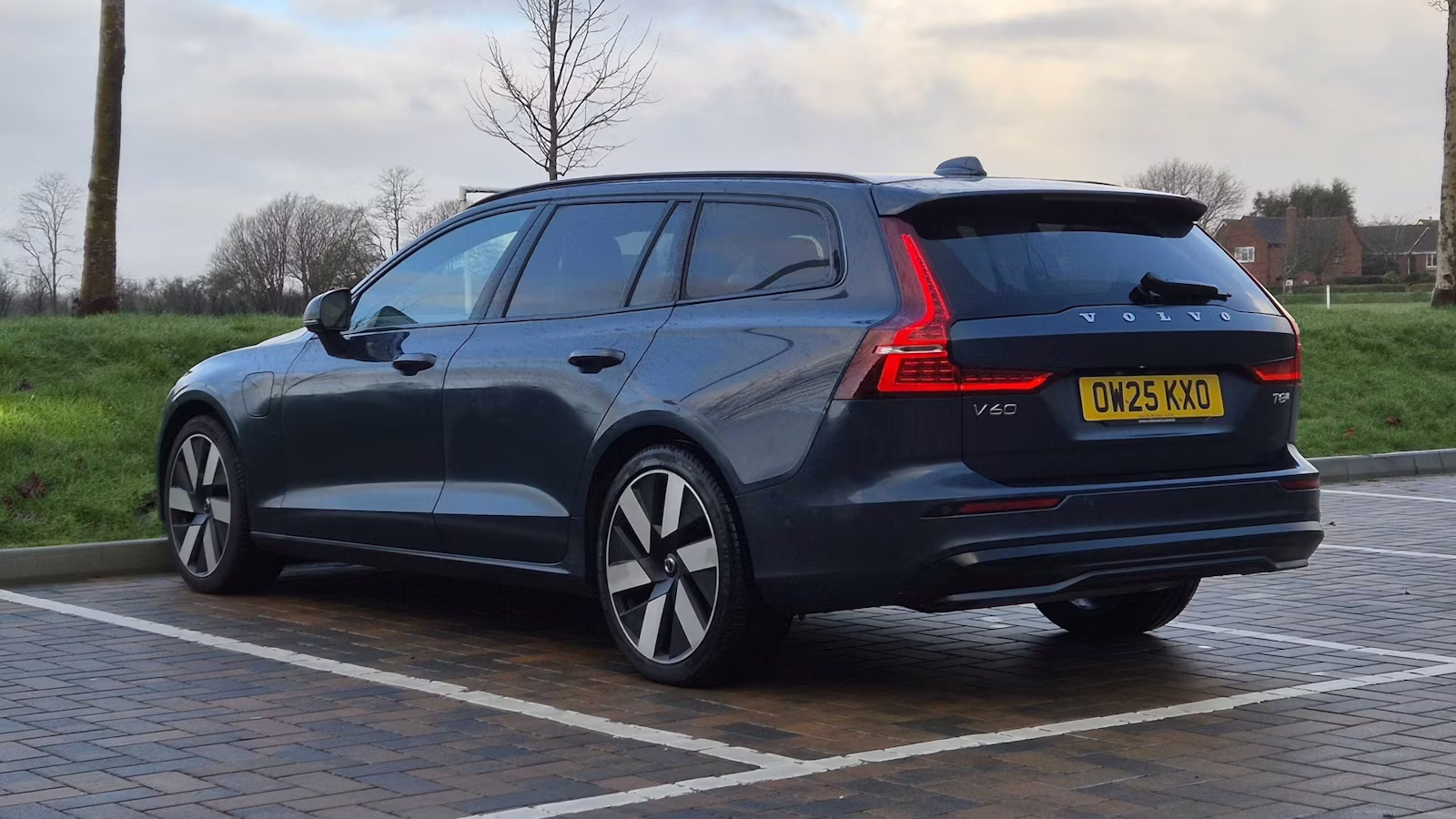 Volvo-V60-long-termer-rear