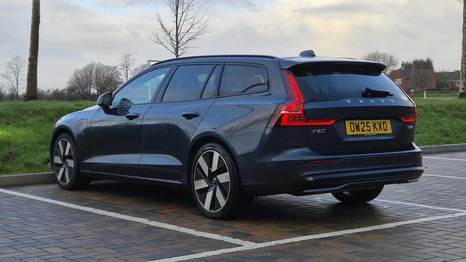 Volvo-V60-long-termer-rear