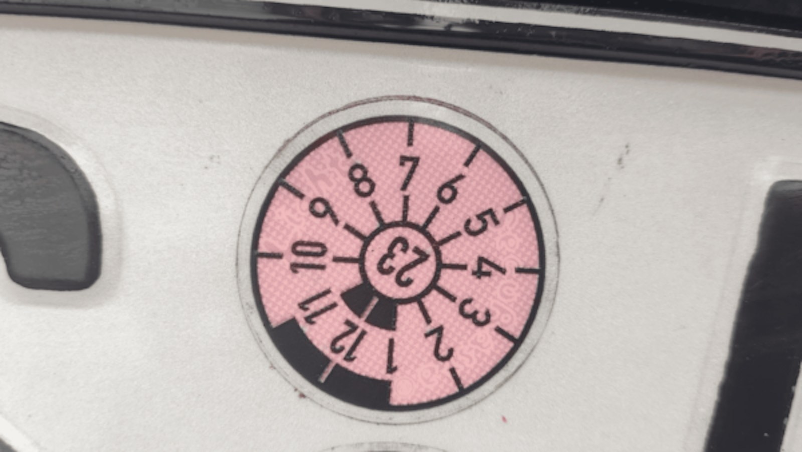 TÜV Hauptuntersuchung HU Plakette