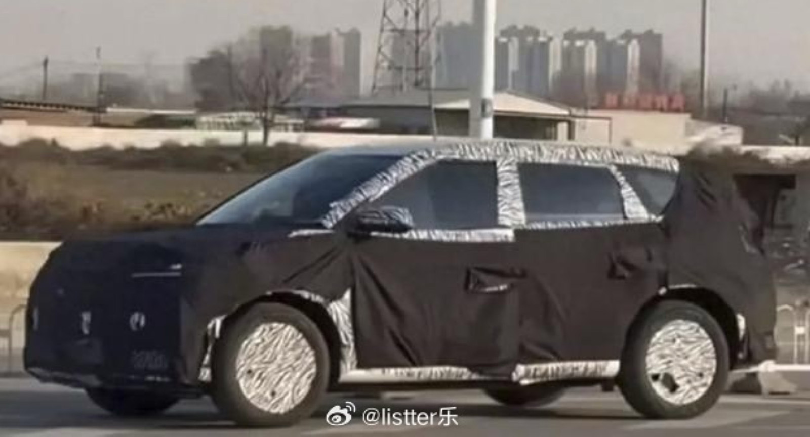 Xiaomi YU9 auf Testfahrt Seitenansicht