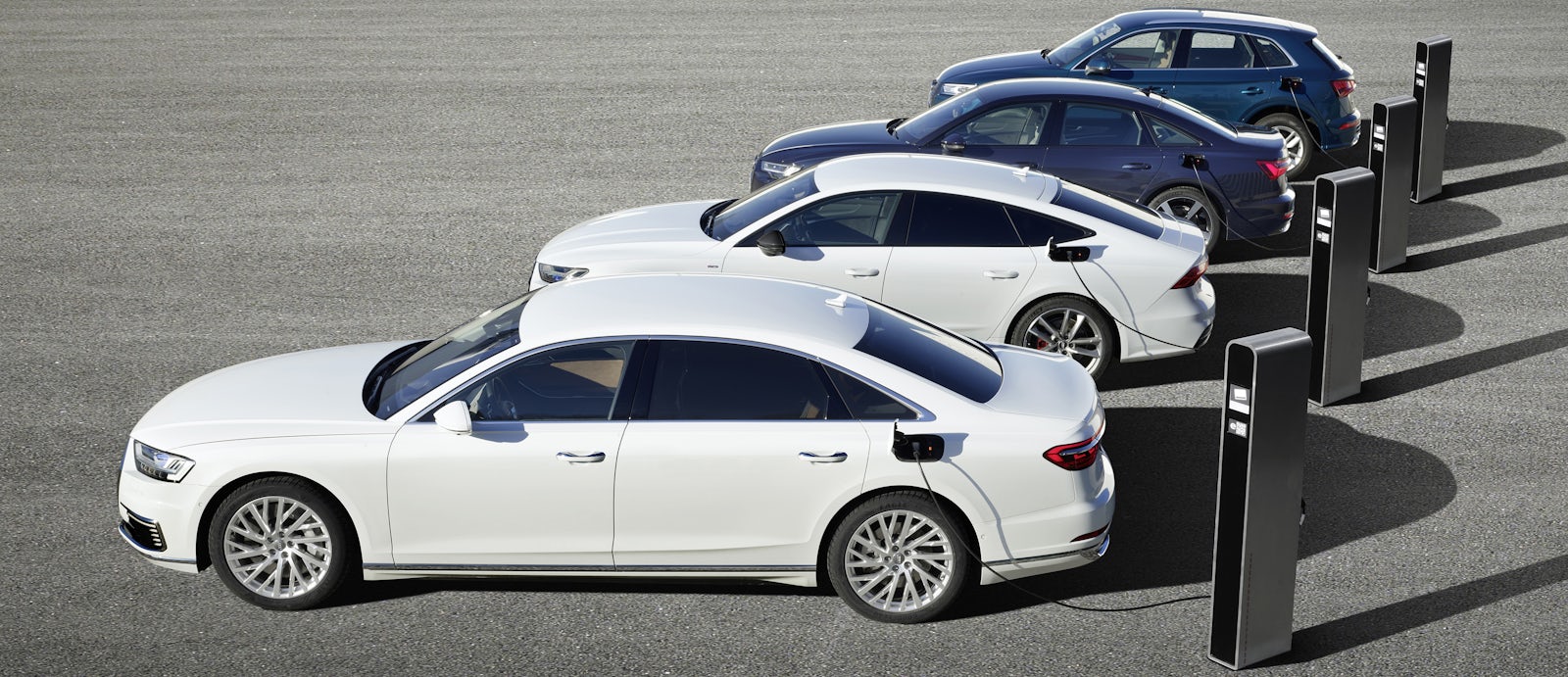 Plug-in Hybridfahrzeuge an der Ladestation