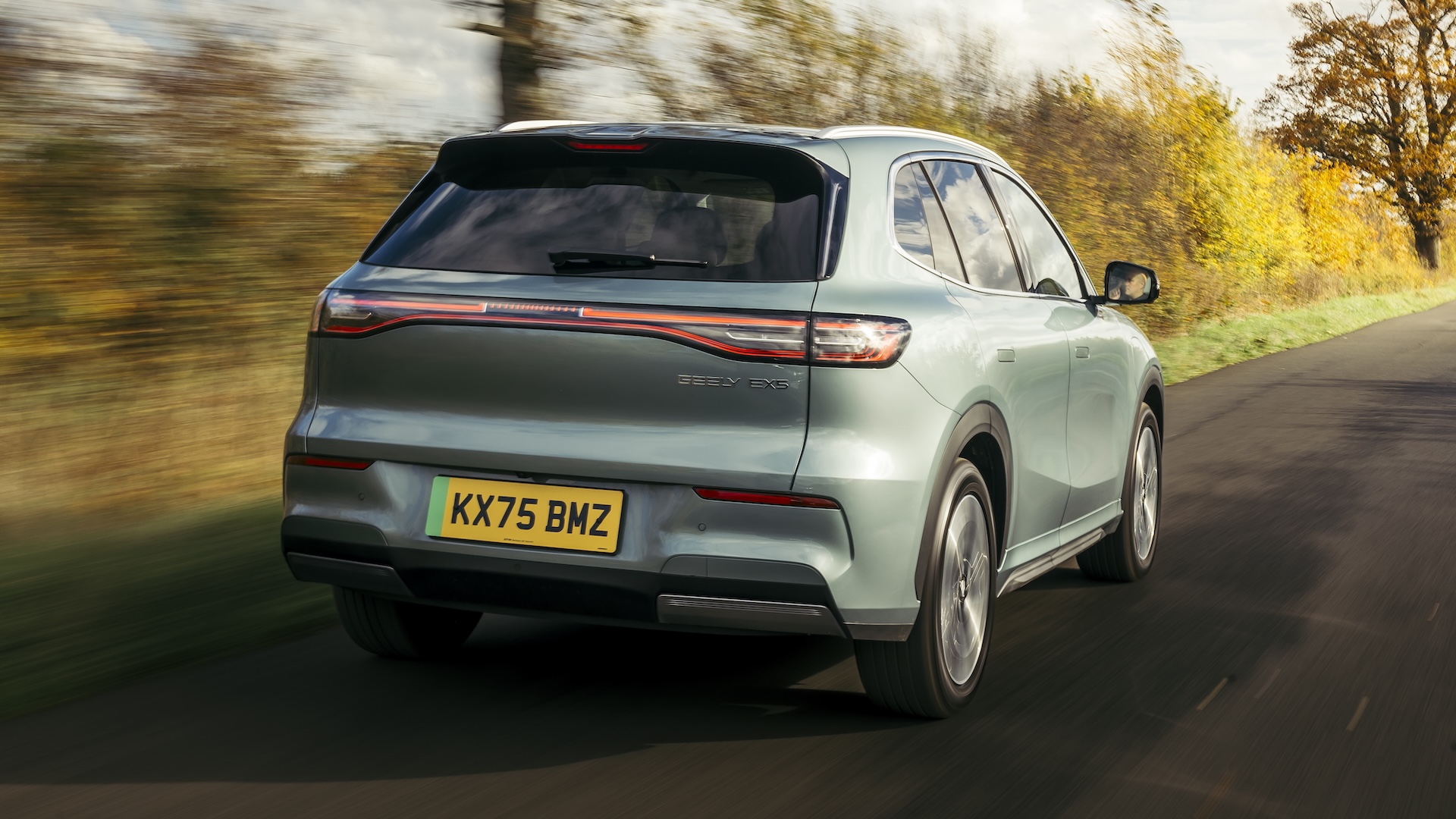 geely-ex5-rhd-2025-rear34dynamic-1